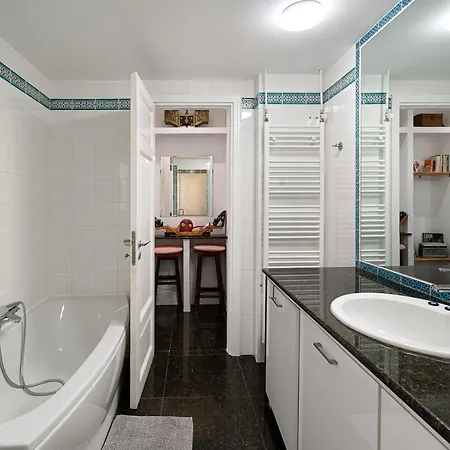 Spacious & Artistic Retro 2Bd Apt With Sauna Athens Exterior photo