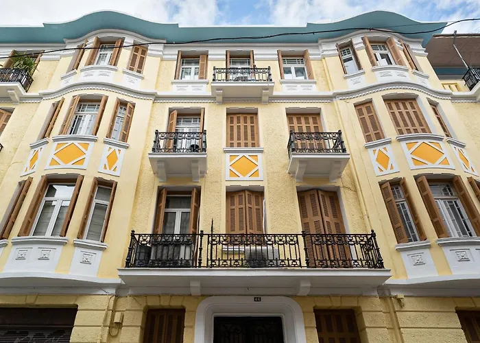Spacious & Artistic Retro 2Bd Apt With Sauna