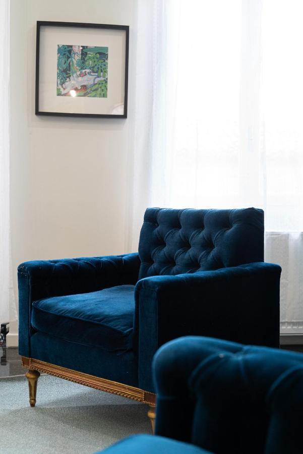 Spacious & Artistic Retro 2bd With Sauna Athens